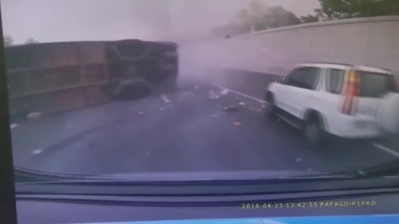 Reckless Bus  Driver Crashes -  accidents d'autobus