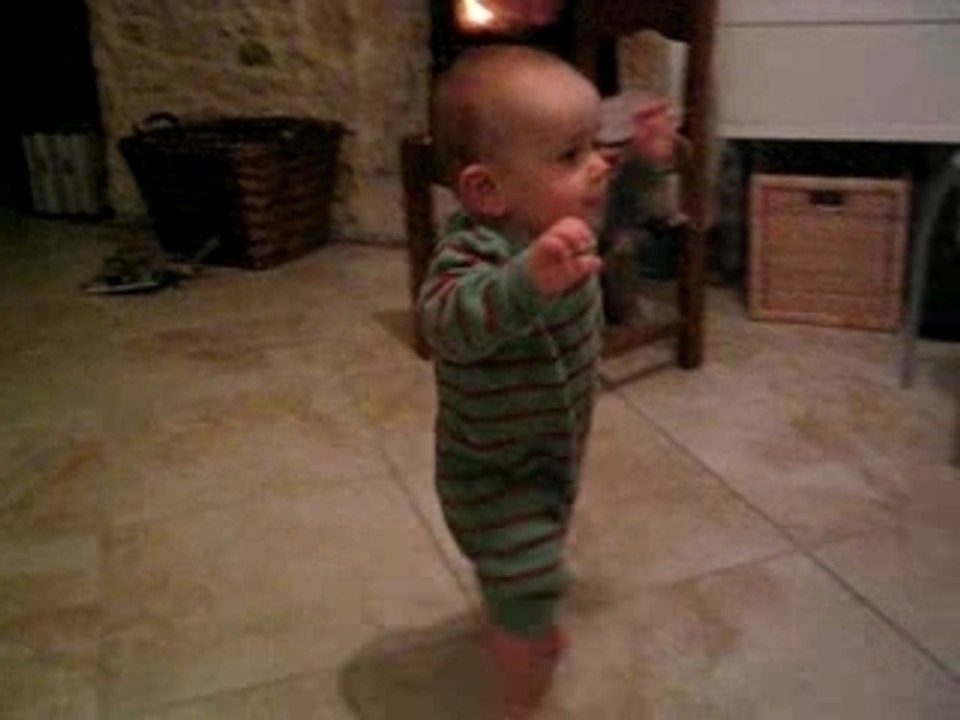 The first steps of crapouille-10 mois