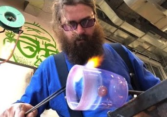 Glass Artist Hand Make Beautiful Cups