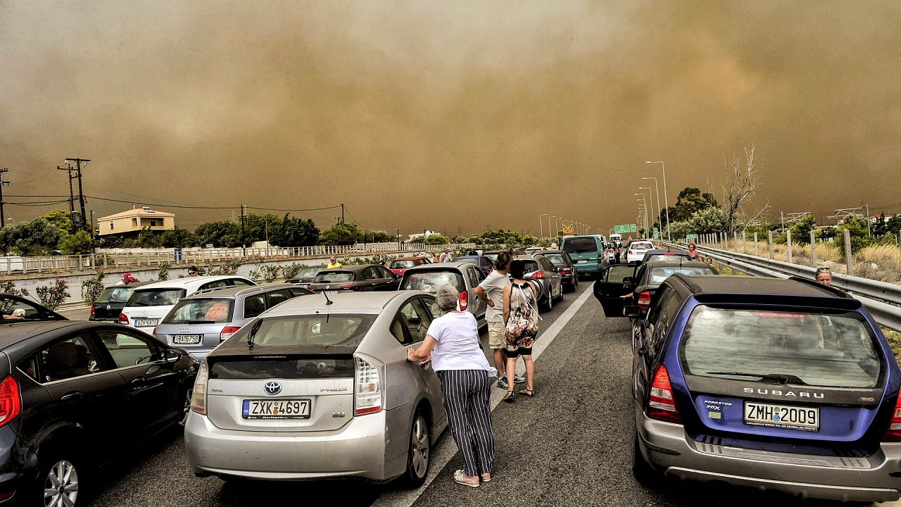 Incêndios florestais matam mais de 50 pessoas na Grécia