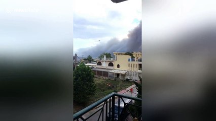 Holidaymakers film helicopters bringing water to fight fires over Attica