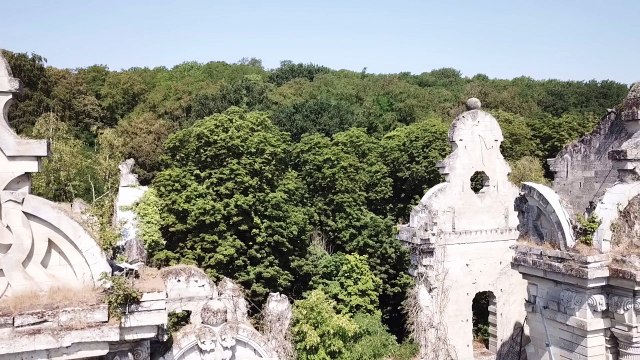 Le château Mennechet vue d'un drone (Chiry-Ourscamp  CC2V  Hauts-de-France)