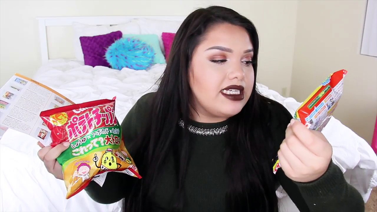 TRYING JAPANESE CANDY! Tokyo Treat Taste Test!