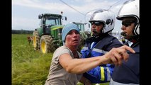 فيديو: توقف طواف فرنسا للدراجات بسبب احتجاجات مزارعين