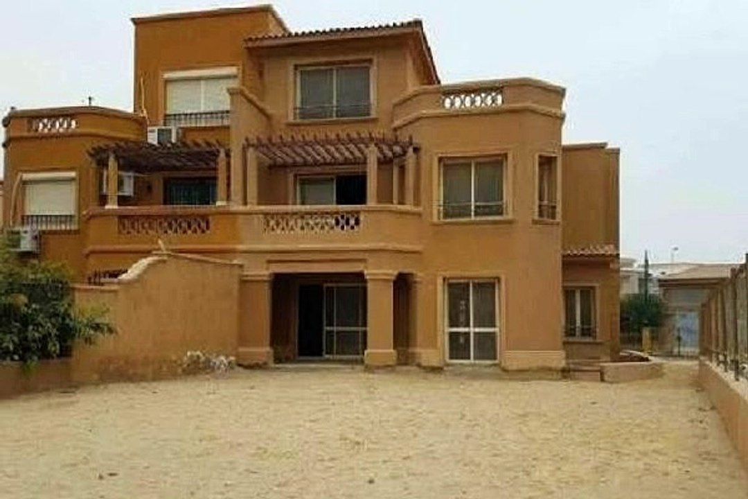 Villa twin house for sale 450 m in Bellagio compound new cairo for sale
