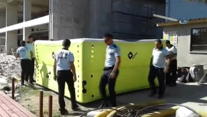 İntihar Etmek İsteyen Gence "Atlamak Yürek İster, İn Lan Aşağıya" Diye Bağırdılar