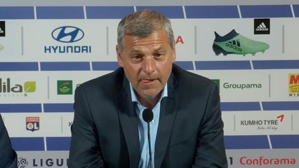 OL - Genesio: "Garder une ossature tout en se renforçant"