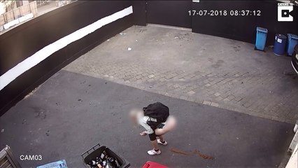 Un jogger a une petite envie pressante... Pris en flag
