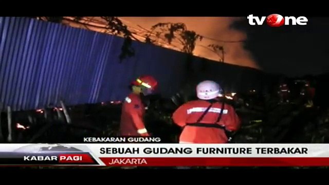 Gudang Furnitur di Duren Sawit Ludes Dilalap Api