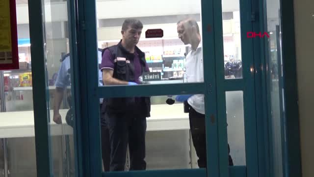 Müşteri Gibi Girdiği Marketi Silah Zoruyla Soydu