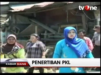 Tak Terima Ditertibkan, Para Pedagang Melawan Petugas