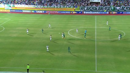 BATSHUAYI COVER: Jogador do Coritiba acerta bolada no próprio rosto