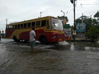 മഴ: വിദ്യാഭ്യാസ സ്ഥാപനങ്ങള്‍ക്ക് ഇന്നും അവധി | OneIndia Malayalam