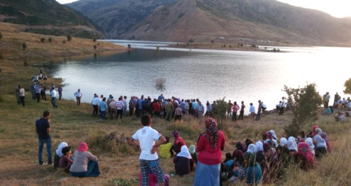 Bingöl'de, Fotoğraf Çekerken Baraj Gölüne Düşen Genç Kayboldu