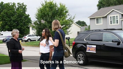 Identical twins run for US office - for rival parties