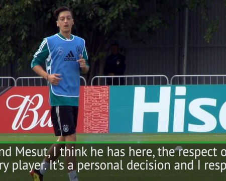 Emery offers support to Ozil