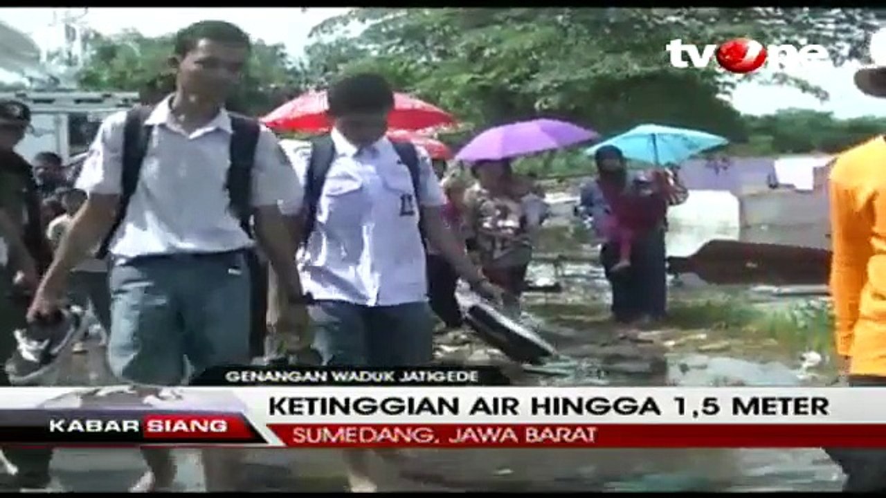 Air Waduk Jatigede Putus Jalan Penghubung Sumedang-Tasik