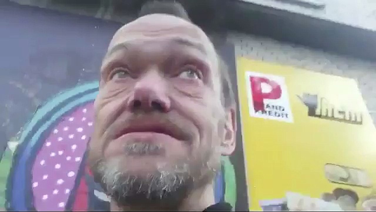 Kopfnuss Kalli auf Pep beim einkaufen (360p_30fps_H264-128kbit_AAC)