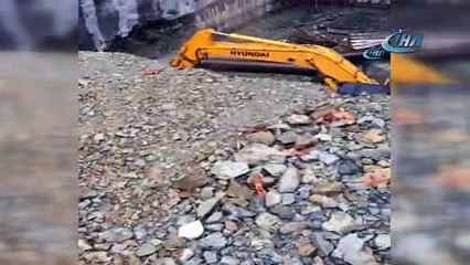 Çöken binanın istinat duvarı böyle yıkıldı