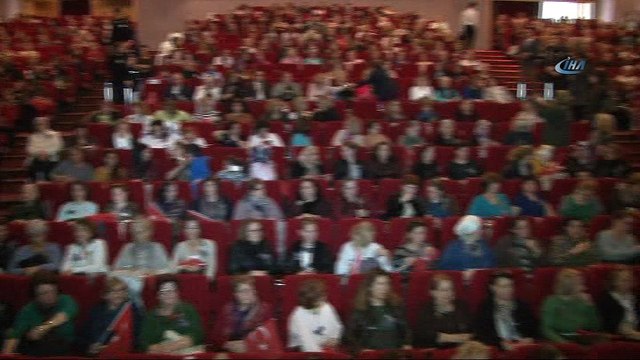 Oyuncu Berna Laçin hakkında twitter hesabında yaptığı bir paylaşımından dolayı, “halkın dini değerlerini alenen aşağılama' suçundan 6 aydan 1 yıla kadar hapis istemiyle dava açıldı