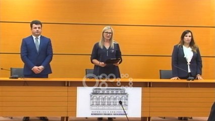 Ora News - Vetingu, shkarkohet prokurorja Rovena Gashi