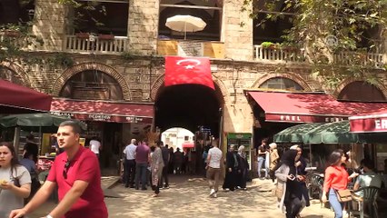 Kraliçe Elizabeth'in ziyaret ettiği 'ticaretin kalbi' dünyayı ağırlıyor