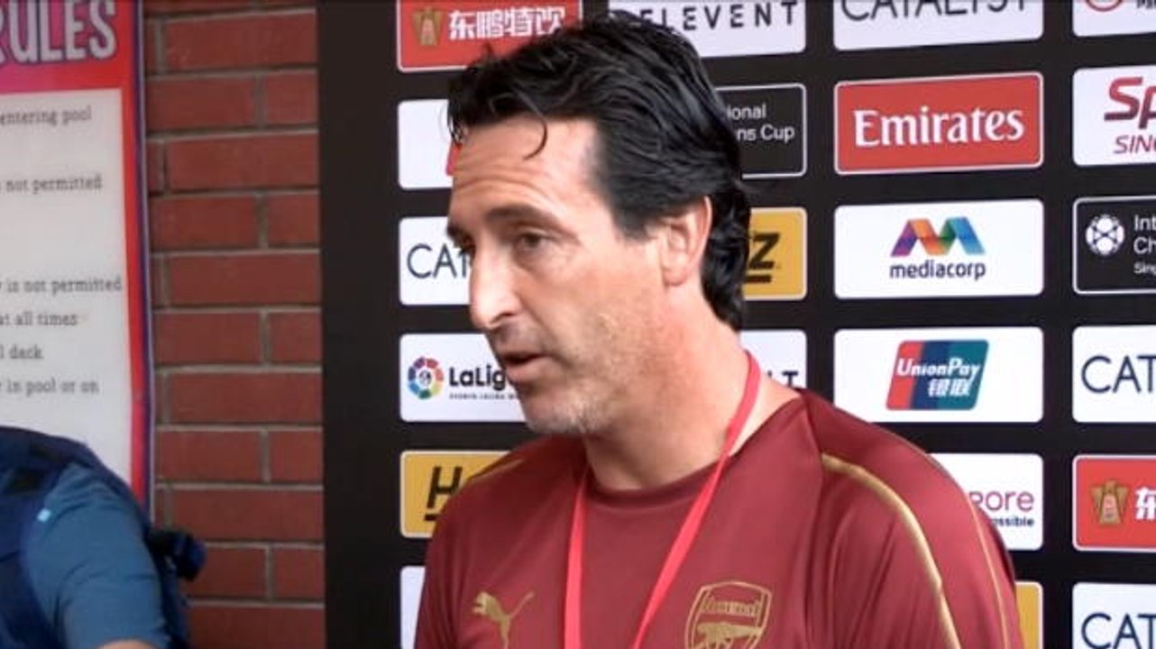 كرة قدم: الدوري الإنكليزي: أنشد مساعدة أوزيل على الشعور بالراحة في أرسنال- إيمري