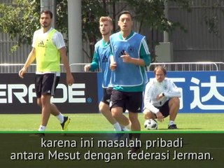 Semua Orang di Arsenal Dukung Ozil - Cech
