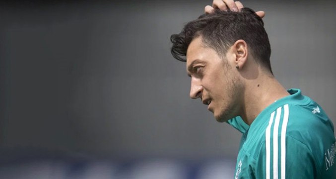 Arsenal Teknik Direktörü Emery'den Mesut Özil'e Destek: Kendisine Saygı Duyuyoruz