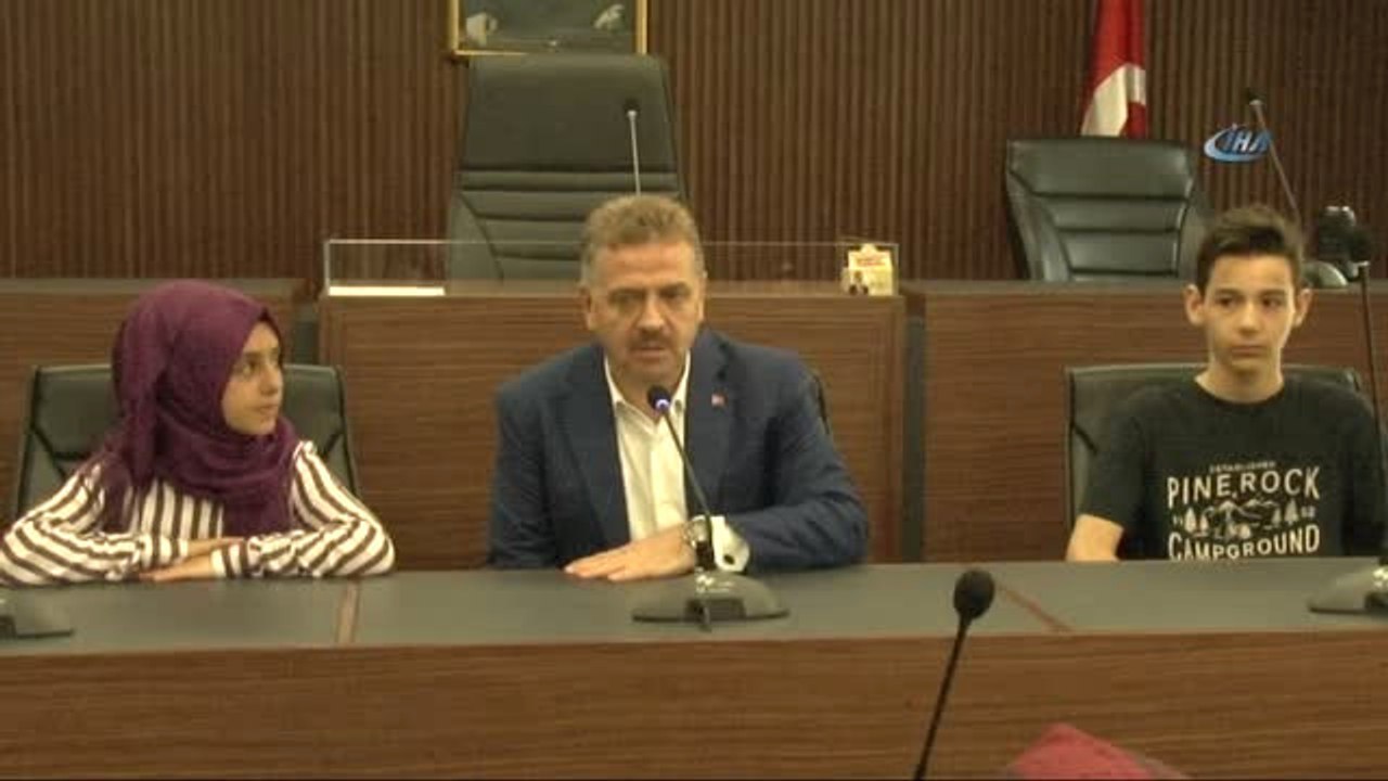 Lgs'de Başarı Gösteren Öğrencilere Ödül