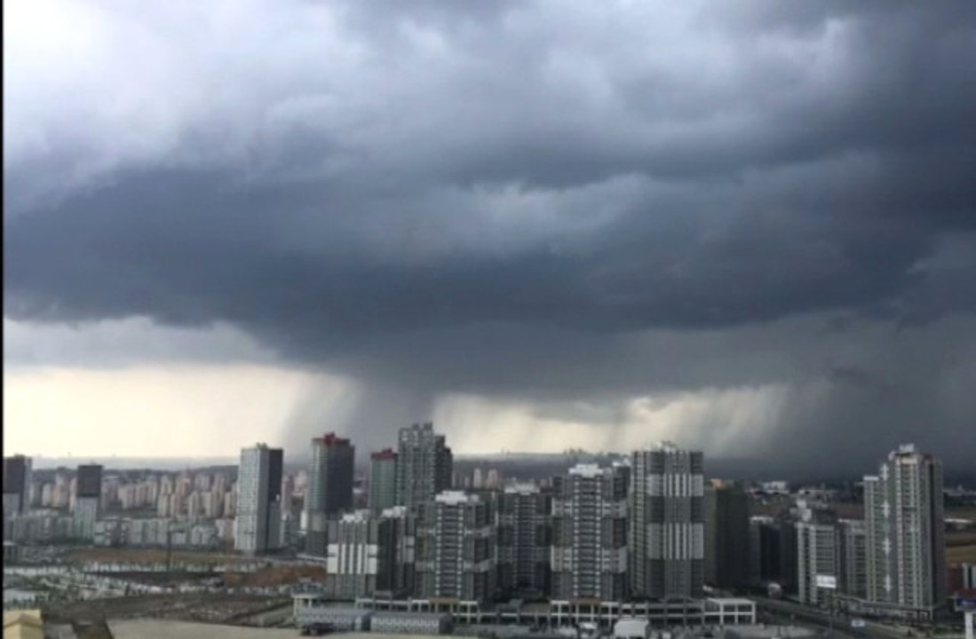 İstanbul'u Kara Bulutlar Sardı