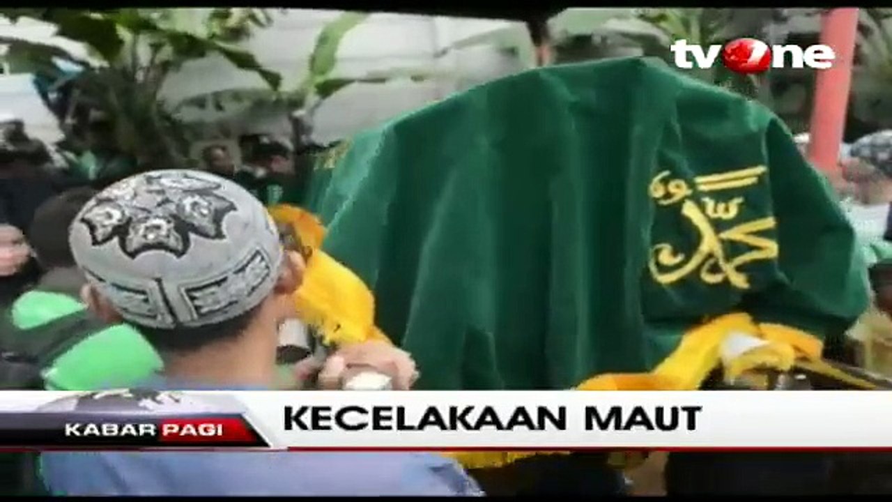 Suami-istri Korban Tabrakan Maut Dimakamkan Satu Liang Kubur