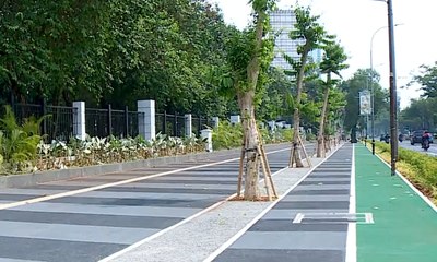 Jelang Asian Games, Trotoar di Senayan Dipercantik