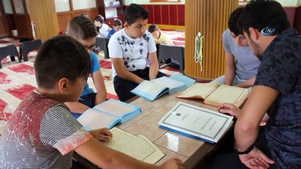 Camide düzenlenen zeka oyunları çocukları kuran kursuna çekiyor