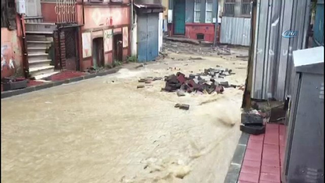 İstanbul'u kara bulutlar böyle sardı