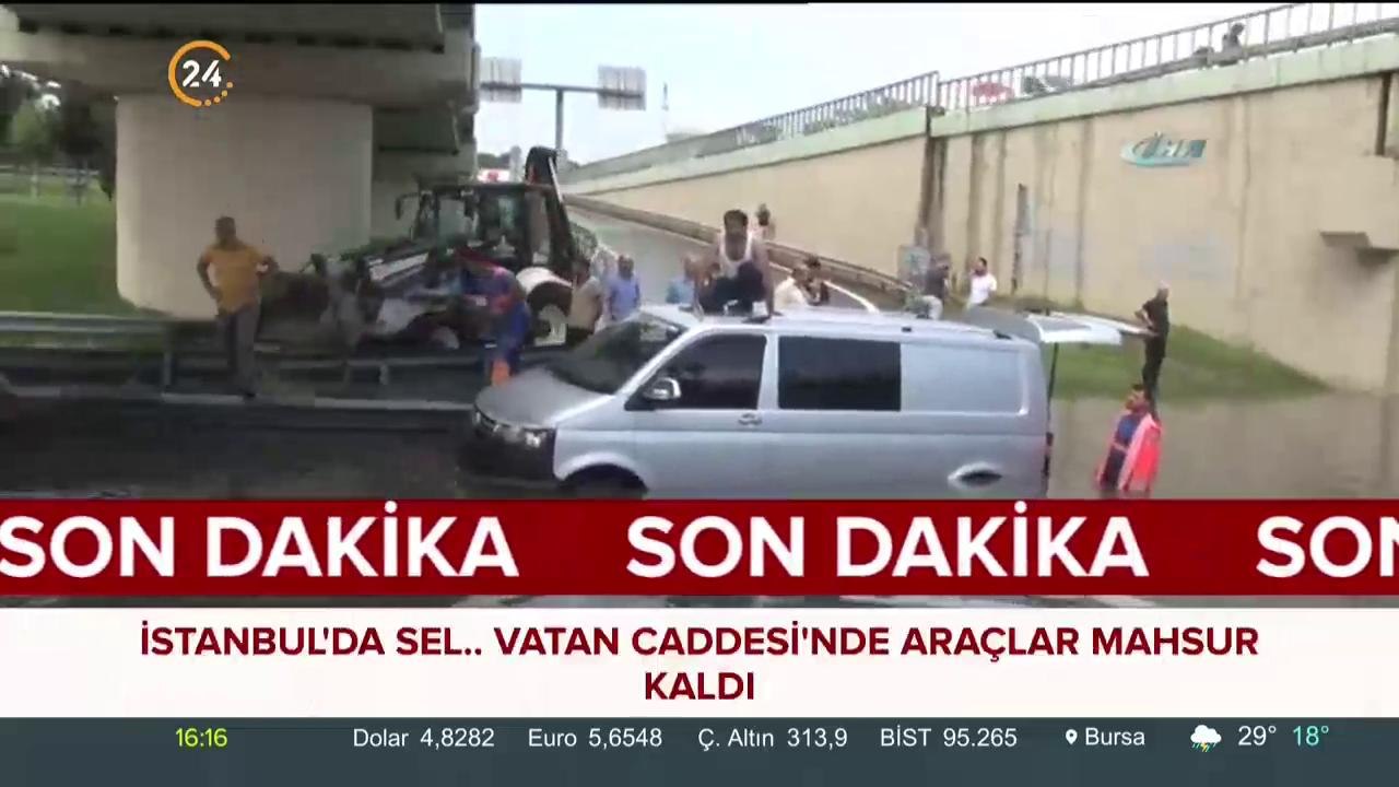 #SONDAKİKA Vatan Caddesi'nde araçlar mahsur kaldı