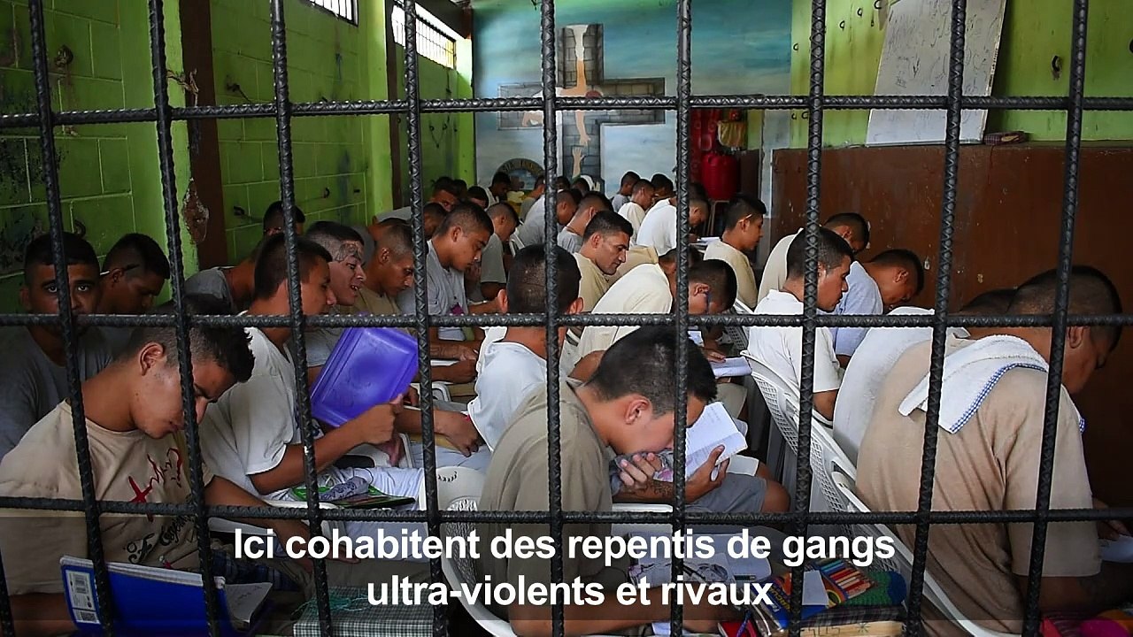 Tricot et peinture en prison pour membres de gangs repentis