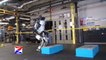 El primer robot capaz de hacer un salto mortal hacia atrás