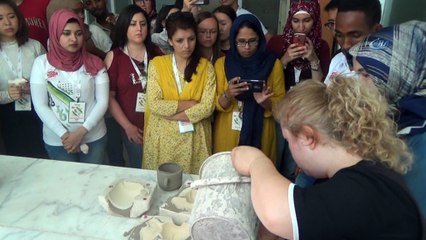 Yabancı 23 öğrenci seramik ve boyama yaptı