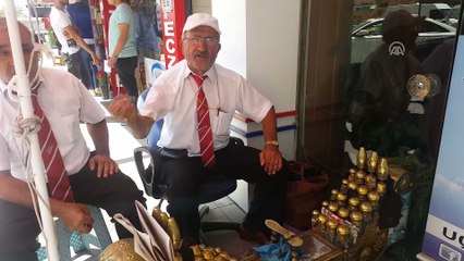 Ayakkabı boyacısı bulduğu 5 bin avroyu sahibine ulaştırdı - KIRŞEHİR