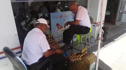 Ayakkabı Boyacısı Bulduğu 5 Bin Avroyu Sahibine Ulaştırdı