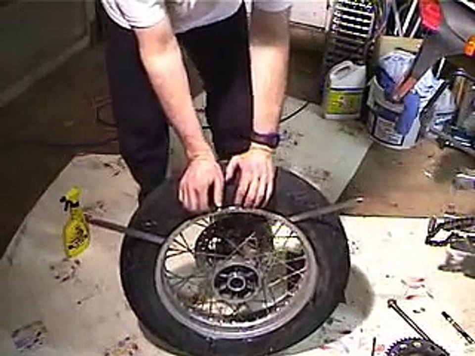 Technical Demo on BMW F650 - Tire Change
