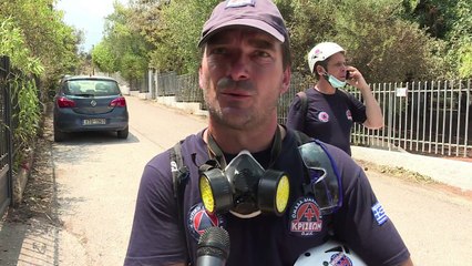 Grecia llora a sus muertos y continúa luchando contra incendios