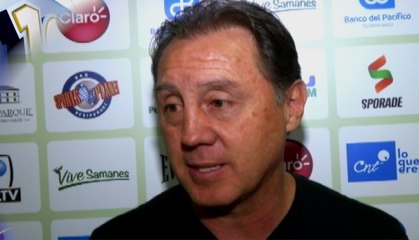 Álex Aguinaga respalda la contratación del “Bolillo” Gómez