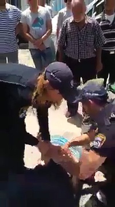 Shikoni se cka i bëjnë qafirat një muslimani në Palestinë, por përsëri bota në heshtje!!!