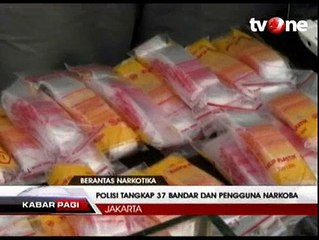 Скачать видео: Polisi Gerebek Kampung Bahari, Puluhan Bandar Ditangkap