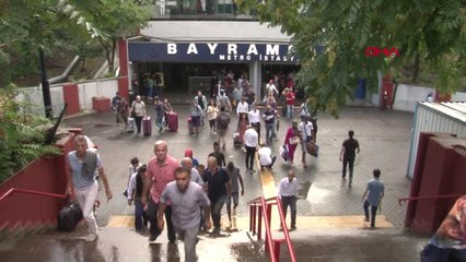 Metro Seferleri Durdu... Bayrampaşa Metro İstasyonunda Yoğunluk Yaşanıyor