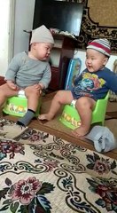 Os irmãos unido e batendo um papinho