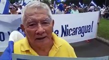 Durante la Marcha de las Flores, Mario Palma, de 77 años, originario de Managua, recibió un balazo en la espalda pero dice que no tiene miedo y hoy volvió a sal