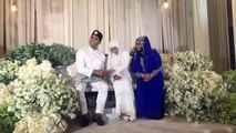 #rap Upacara membatalkan air sembahyang dan menyarung cincin antara pasangan pengantin baru, penerbit terkenal, Datuk A Aida dan pelakon, Ariff Aziz. Pasangan i